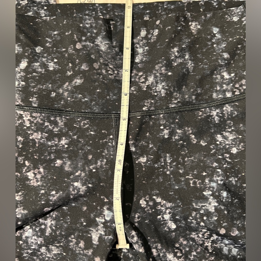 Lululemon Athletica Black and White Speckled Ombré Leggings, size 10 - Picture 4 of 14